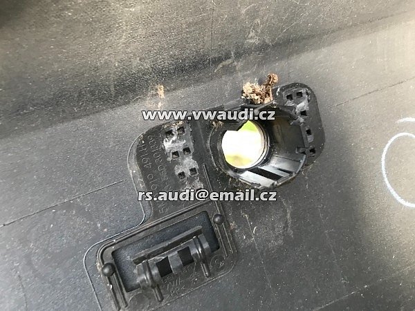 5M0 807 421 VW Golf 5 V + Plus  zadní nárazník s difuzorem  PDC otvory  . - 12