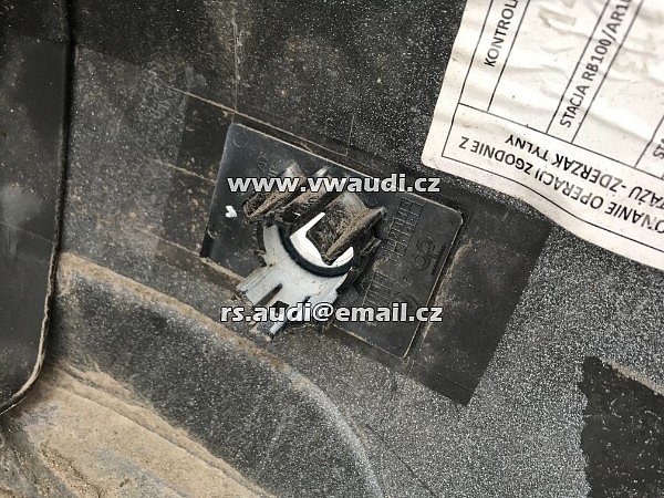  2K5 807 363 VW Caddy III 2K 2K5 2015-17 zadní nárazník 2K5807363 originál  na PDC parksystém  - 8