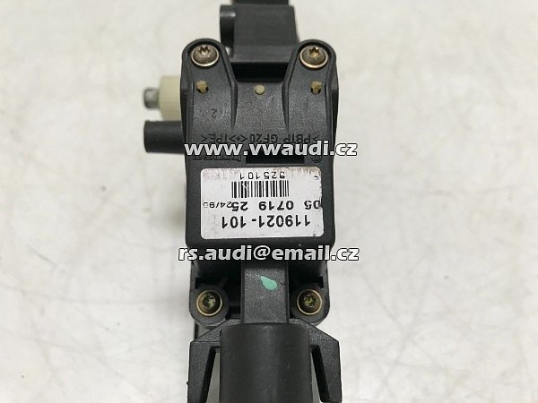 053 60014 01  Audi A4 B5 1.9 TDI - Motor zvedání oken pravý přední 0536001401  - 4