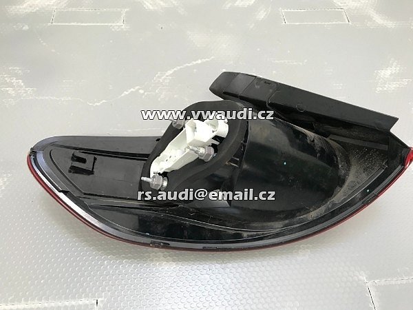 3C8 945 258 VW CC 09-12 originální držák žárovky  zadního světla vpravo 3C8945258 - 3