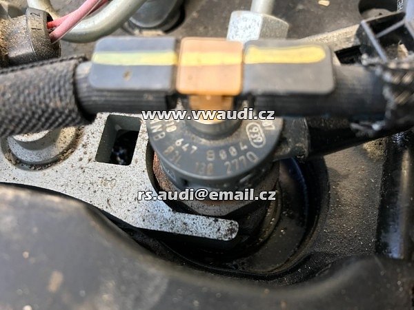03L 130 277 Q  Vstřikovací tryska VW Audi 2.0 TDI 0445110369 03L130277J 03L130277Q BOSCH - 11