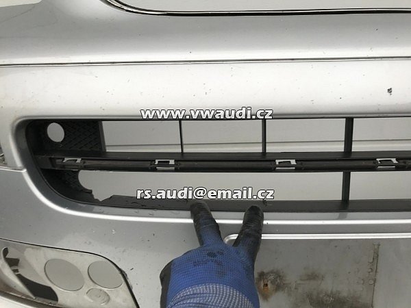 7H5 807 101 7H5.807.101 VW  T5 Multivan  2004 -2009  Přední nárazník lakovaný  stříbrná met.  - 17