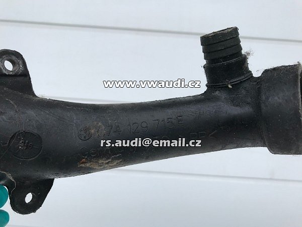  VW T4 Multivan ACV 2,5 TDI trubka sání motoru 074 129 715E - 2