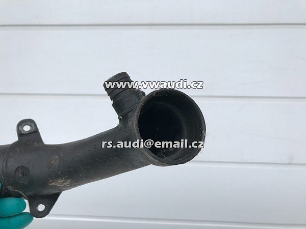  VW T4 Multivan ACV 2,5 TDI trubka sání motoru 074 129 715E - 3