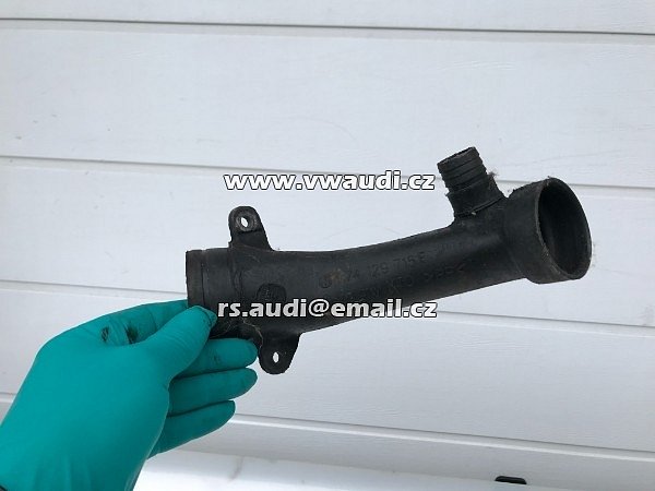  VW T4 Multivan ACV 2,5 TDI trubka sání motoru 074 129 715E - 4