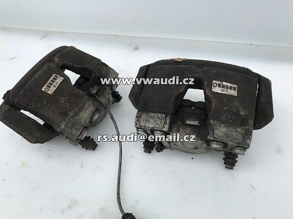  8K0 105 P  Audi A5 8T B8 2008-2011 AUDI A5 QUATTRO Přední levý třmen spolujezdce  - 2