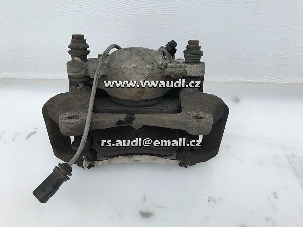  8K0 105 P  Audi A5 8T B8 2008-2011 AUDI A5 QUATTRO Přední levý třmen spolujezdce  - 7
