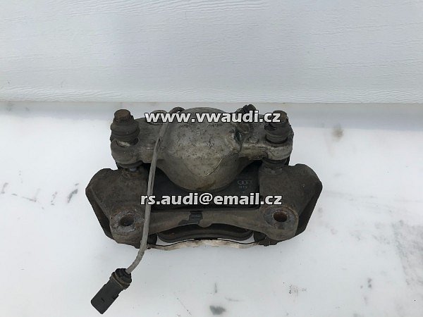  8K0 105 P  Audi A5 8T B8 2008-2011 AUDI A5 QUATTRO Přední levý třmen spolujezdce  - 8