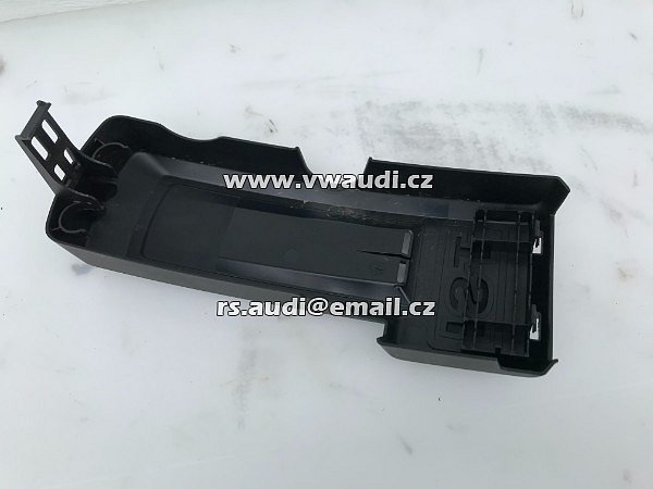 03F 103 935 Seat Ibiza FR 1.2 2015 Horní plastový kryt motoru   - 2