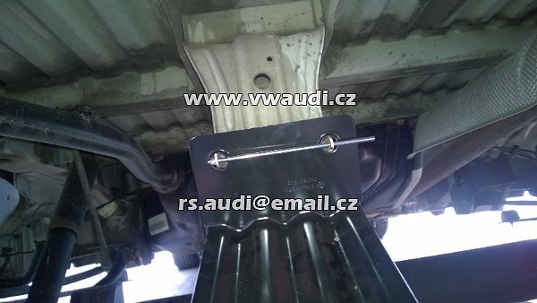 Držák rezervního kola držák rezervního kola náhradní kolo originál VW Caddy 2K LIFE  - 9