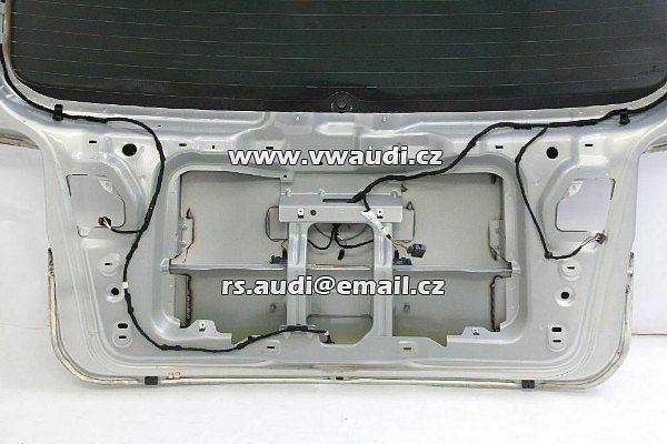 1T0 827 025 VW Touran  víko kufru  šedá  páté dveře víko kufru zadní   - 4