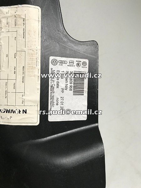 3U0 809 962 Superb Plastový podběh pro pravé přední kolo - 4