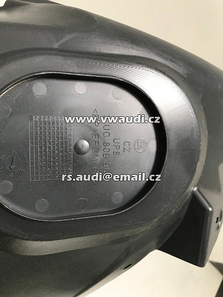 3U0 809 962 Superb Plastový podběh pro pravé přední kolo - 5