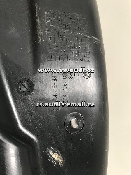 3U0 809 962 Superb Plastový podběh pro pravé přední kolo - 7