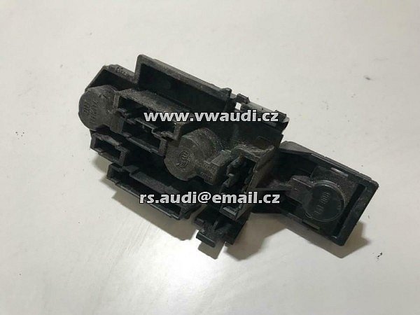 3A5 945 257 VW PASSAT B4  - Zadní držák žárovky PRAVÝ 3A5945257 HELLA - 2