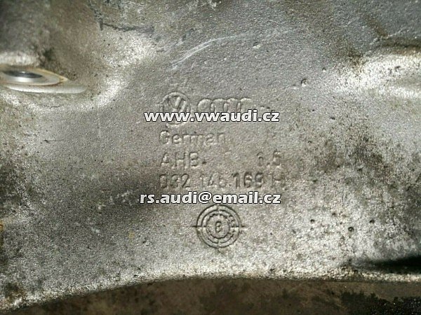 032 145 169 H VW Polo 6N 6N2 6KV 1.6 držák servočerpadla - 2