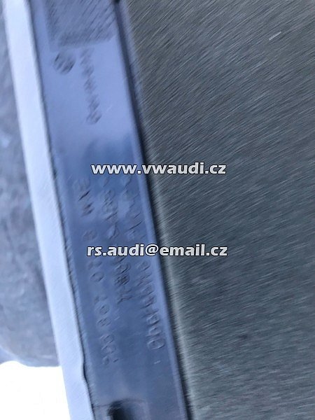 7D0 867 036 boční panel VW T4 Mulivan 2002  Eurovan zadní pravý  tapecírunk kufr  - 7