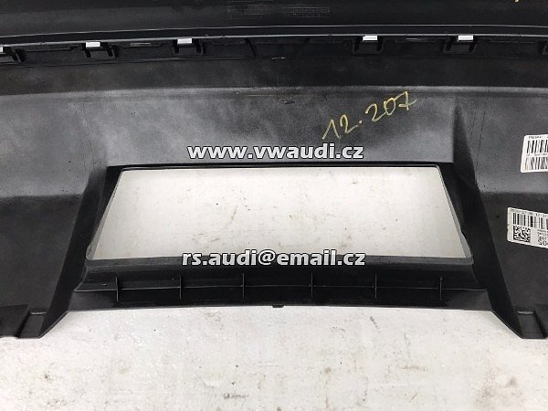 81A 807 323  Audi Q2 81A z roku 2016    nárazník zadní difuzor spoiler  - 10