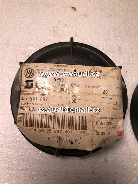 357 941 607  /  134 728 00  Audi VW Kryt zadní protiprachový krytka  - 2