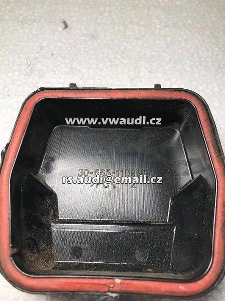 30 665 1109 N2 Audi VW Kryt zadní protiprachový krytka předního světlometu  - 4