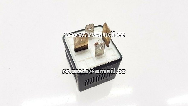 relé č. 217 Audi A6 C5 1999 LHD 2X relé řídící jednotky 899556 30858687 4 konektor 217 - 3