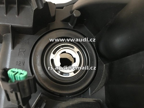 81130-60N10 Toyota Land Cruiser Prado lampa světlo přední pravé spolujezdec . - 2