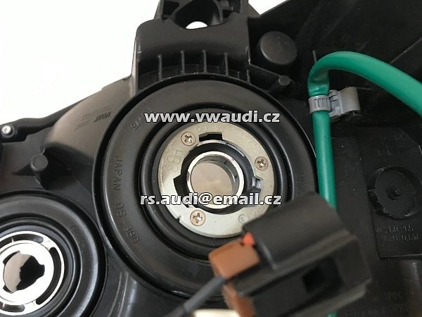 81130-60N10 Toyota Land Cruiser Prado lampa světlo přední pravé spolujezdec . - 11