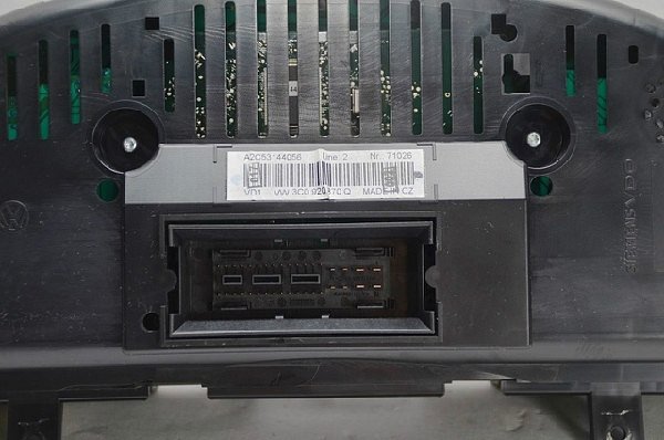 Tachometr  VW Passat 3C0 920 870Q - 2