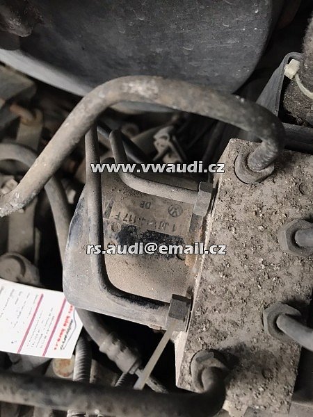 VW Bora Benzin AZD IV 1,6 16V 16 V Motor AZD náhradní díly černá barva  - 21