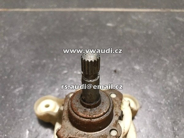7H0 837 729  VW T5 Transporter 2004 - 2010 mechanické stahování okna dveře levé mechanizmus převod klička - 6