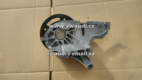 078 121 235 G Držák na  ventilátor Audi VW 2.4 2.8 2.7 S4 - 2