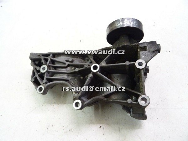 06D 903 143 C  Audi A4 B6 B7   Držák motoru alternátor visco servo  - 3