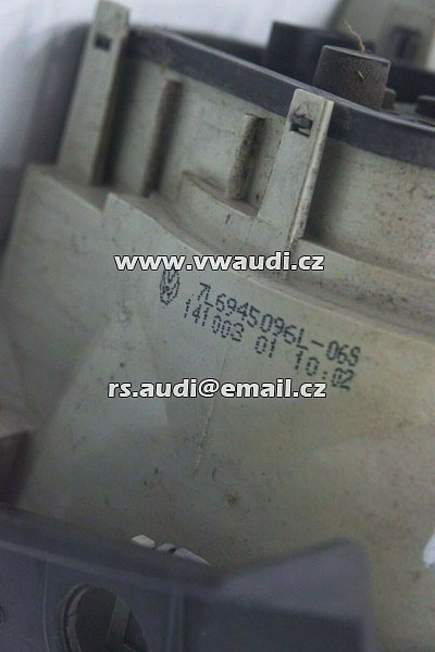 7L6 945 096 L 2004-07 Volkswagen Touareg 7L Zadní pravé brzdové světlo - 2