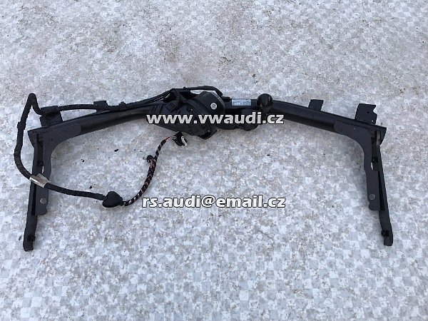 5H9 803 881 D VW Golf 8 mk VIII 2019 20 21 otočné tažné zařízení  - 2