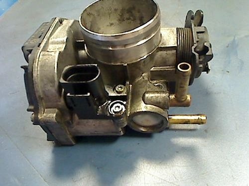 06A 133 064J  Škrtící klapka  - 3