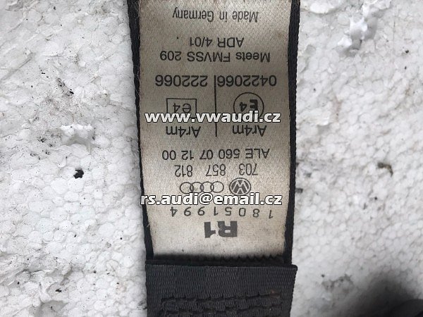  703 857 812 VW Transporter T4 Caravelle 90-03 zadní bezpečnostní pás  - 2