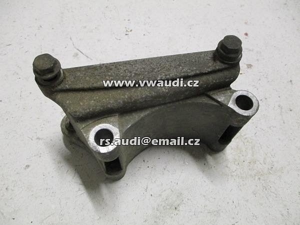 074 260 887 B VW T4 2,5 TDI držák klimakompesoru  - 2
