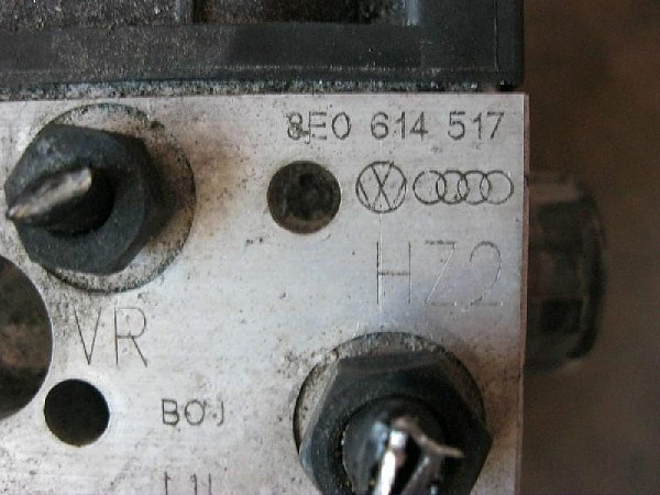  8E0 614 517  ABS  hydraulický blok  - 4