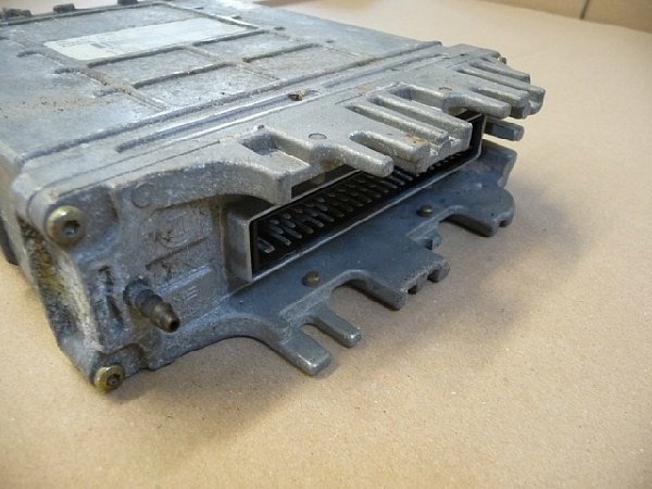 Řídící jednotka motoru ECU VW T4 2,5 Tdi - 2