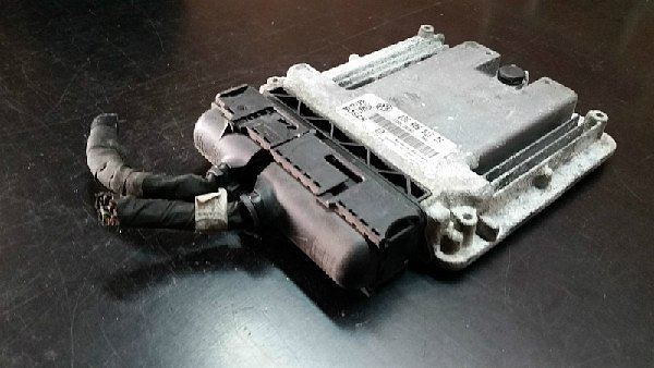 Řídící jednotka motoru ECU VW Audi Škoda 2,0 TDI  - 2