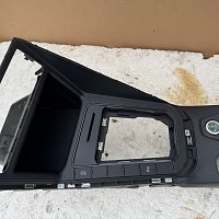 VW Polo VI 2G AW 6F0863289 středová loketní opěrka se středovou konzolou - 4