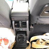 loketní bederní středová opěrka tunel  VW Touran 2012 1,6 TDI CAYV 05/10-06/15 9B9 satenove cerna - 4