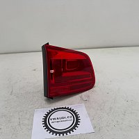 VW  Tiguan 2012  zadní světlo vlevo uvnitř dveří zavazadlového prostoru levé řidič - 2