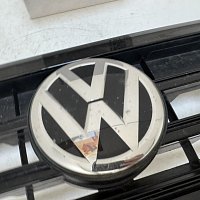 760853601DJZA  znak MASKY pro přední radar  VW Touareg III CR7 2018 - 7