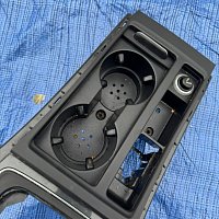 Držák nápojů na středové konzole rám řazení VW Golf 7 5G1863245F - 3