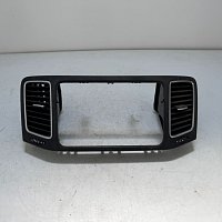 7N0 858 069 D Kryt výřezu pro rádio uprostred 1 05/10-11/15 ZNX cerna/hlinik VW Sharan 7N 2012 - 2