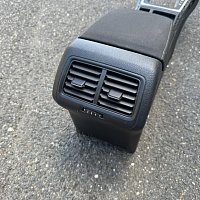 VW GOLF 7 VII interier LOUNGE loketní bederní středová opěrka tunel - 4