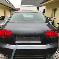 8E5 807 303 A  Audi A4 B7 8E  Kryt nárazníku pro vozy s parkovacím asistentem  limuzina   08/04-06/08 GRU zakladovane - 2