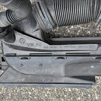 Vzduchové potrubí na předním nosiči zámku originál VW Audi Seat Škoda 5Q0129254H - 3