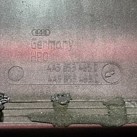 plast mezi zadní světla na víko kufru Audi A6 C4 - 3